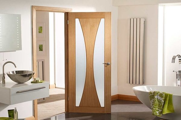 Có nên sử dụng cửa gỗ composite cho không gian nhà tắm của gia đình?